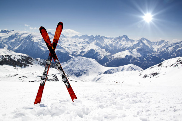 Sorties SKI de l’ACL de Schlierbach depositphotos_9077647-stock-photo-pair-of-cross-skis